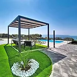 Ferienhaus Ria With Heated Pool By Interhome *