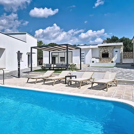 Ferienhaus Ria With Heated Pool By Interhome *