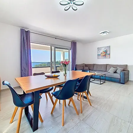 度假居 Ria With Heated Pool By Interhome *