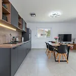 Ria With Heated Pool By Interhome Τρογκίρ