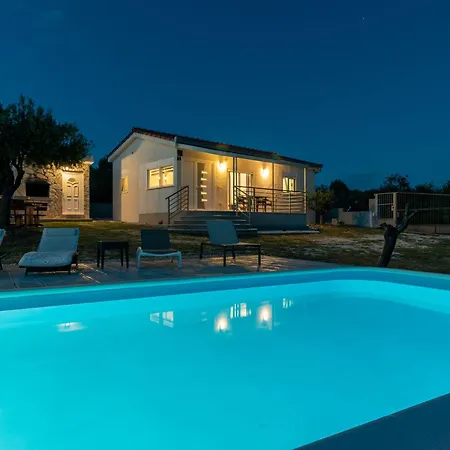 Tatil Evi Ria With Heated Pool By Interhome *