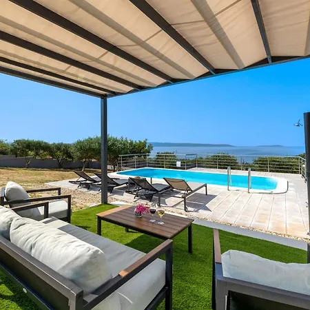 Holiday home Ria With Heated Pool By Interhome *