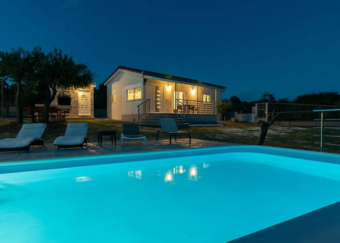 Holiday home Ria With Heated Pool By Interhome *