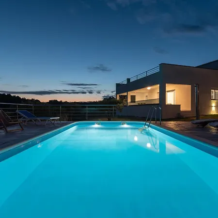 度假居 Ria With Heated Pool By Interhome 特罗吉尔