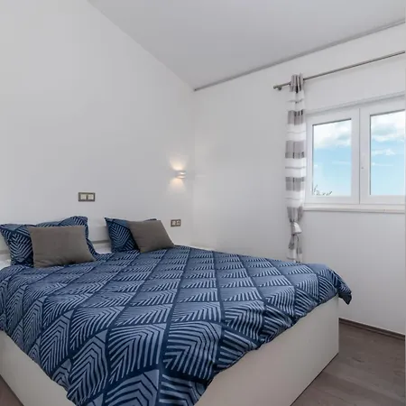 Ria With Heated Pool By Interhome Vakantiehuis Trogir