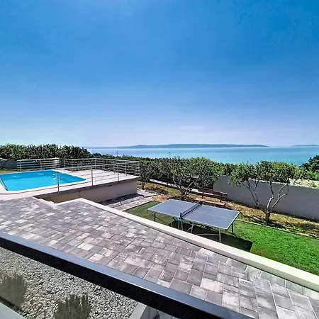 Ria With Heated Pool By Interhome * 特罗吉尔