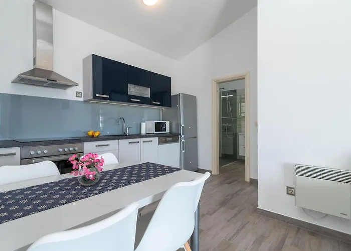 Ria With Heated Pool By Interhome Vakantiehuis Trogir