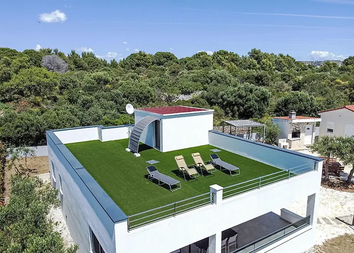 Ria With Heated Pool By Interhome